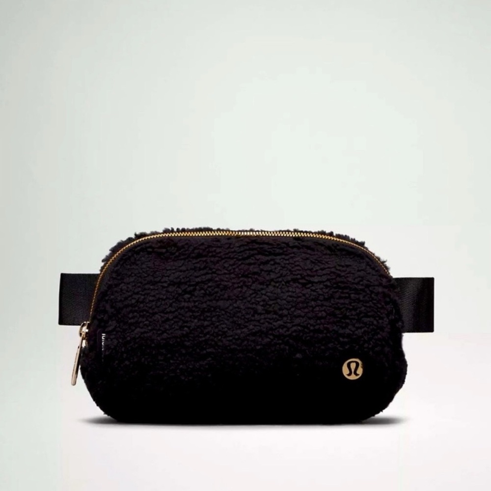 NWT Lululemon Everywhere Belt Bag Fleece Black Gold 1L EBB Discontinued